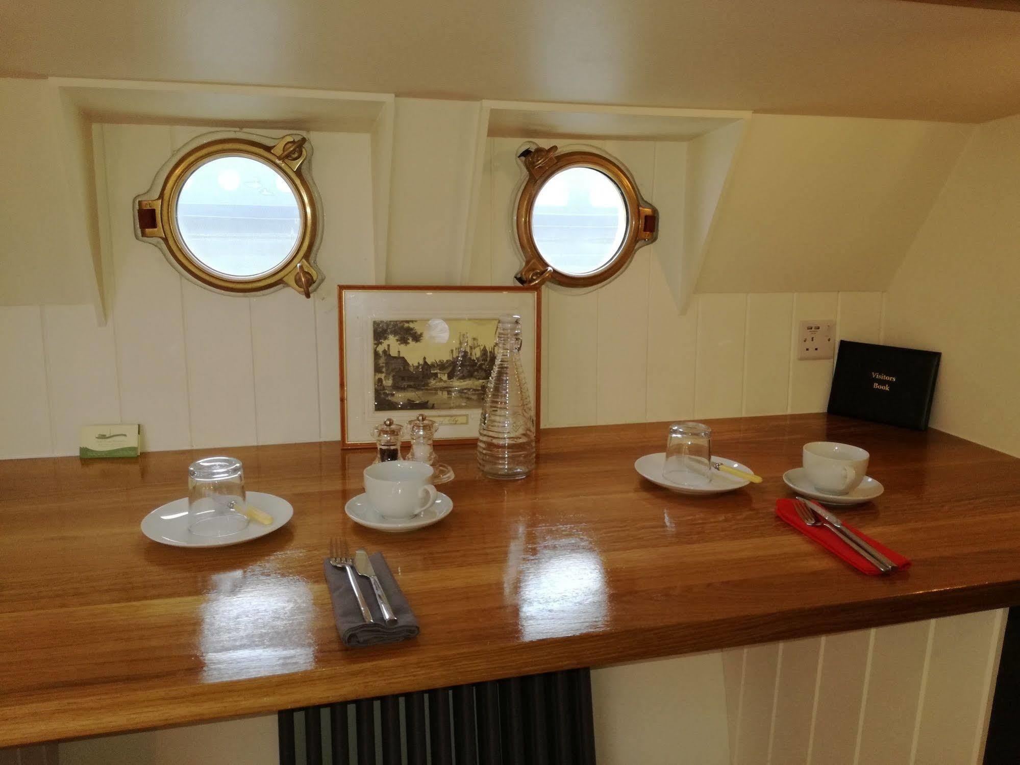 Hotel Barge Waternimf Ely Eksteriør billede