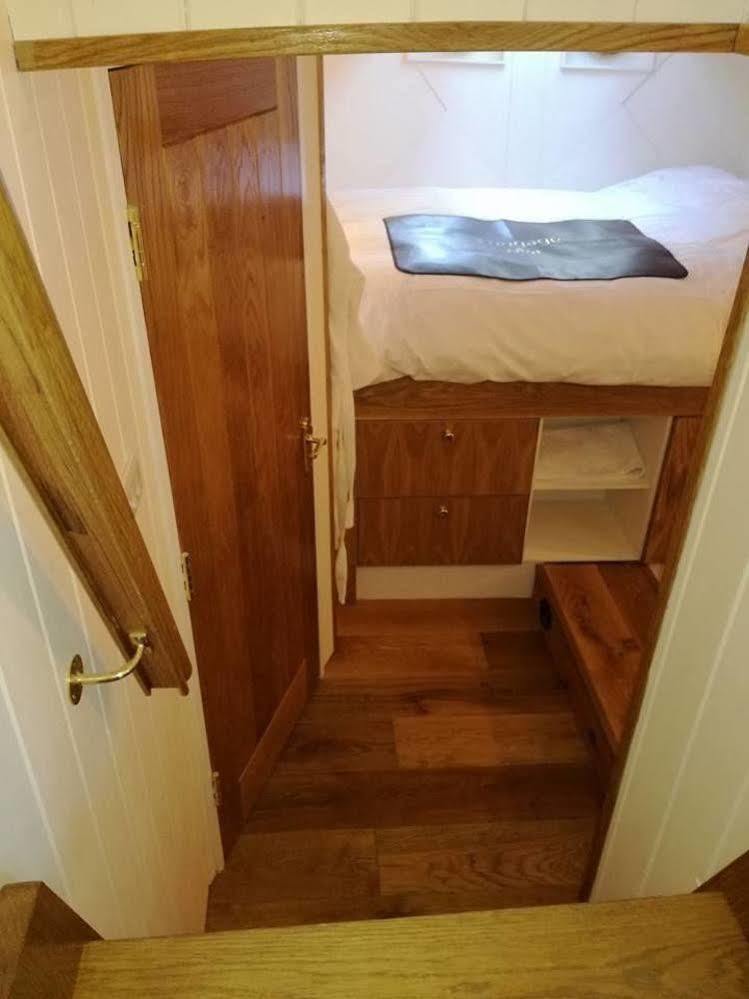 Hotel Barge Waternimf Ely Eksteriør billede